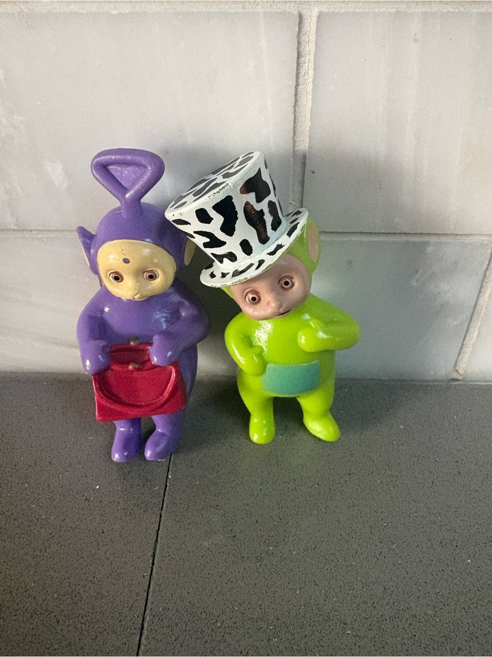 ✨ Vintage 1990s Teletubbies Figurine Duo! ✨